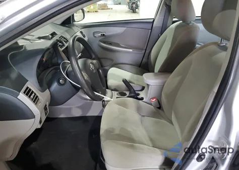 2013 Toyota Corolla Base z USA, uszkodzony, nr VIN 2T1BU4EE7DC102674